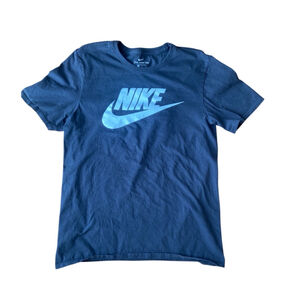 Men's Nike T-Shirt Size Medium charcoal gray